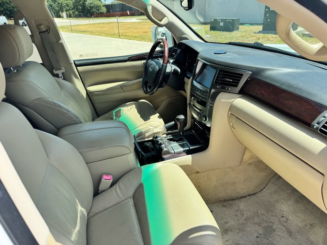 Used 2010 Lexus LX 570 4WD w/ Luxury Pkg image 14