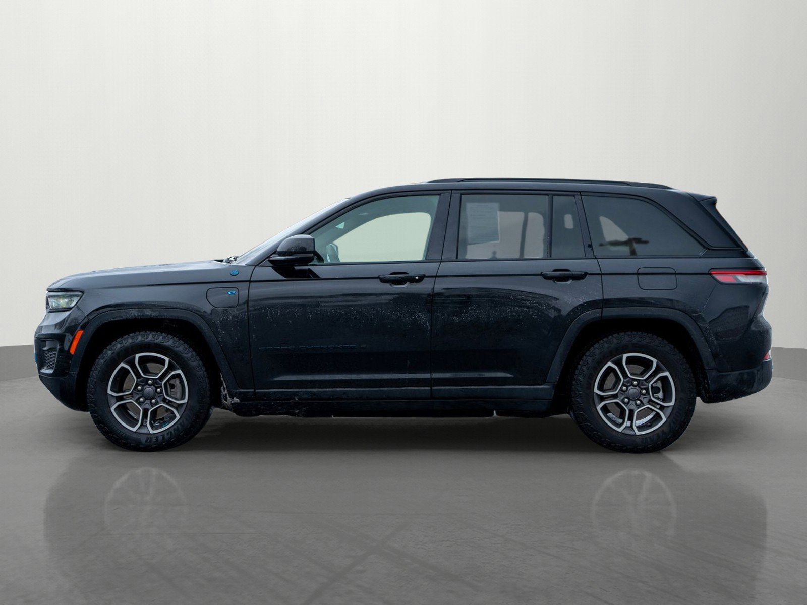 Used 2023 Jeep Grand Cherokee Trailhawk w/ Luxury Tech Group III image 4