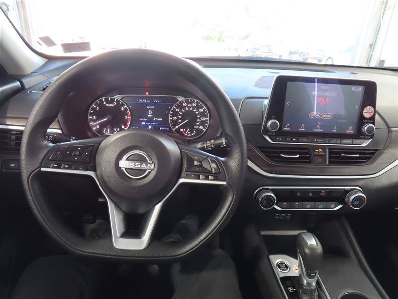 Used 2025 Nissan Altima 2.5 SV FWD image 20