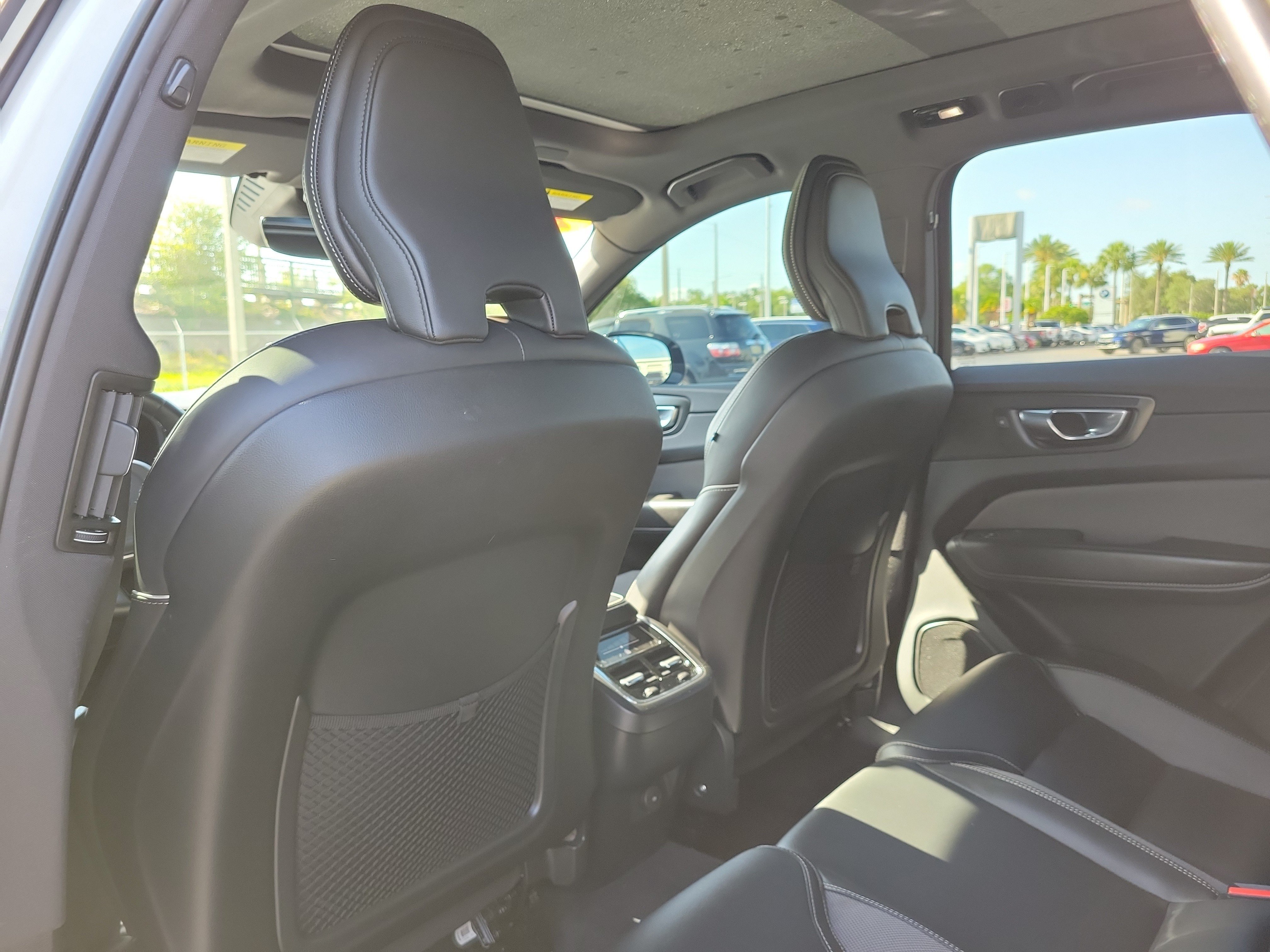 Used 2022 Volvo XC60 B5 R-Design w/ Protection Package Premier FWD image 12