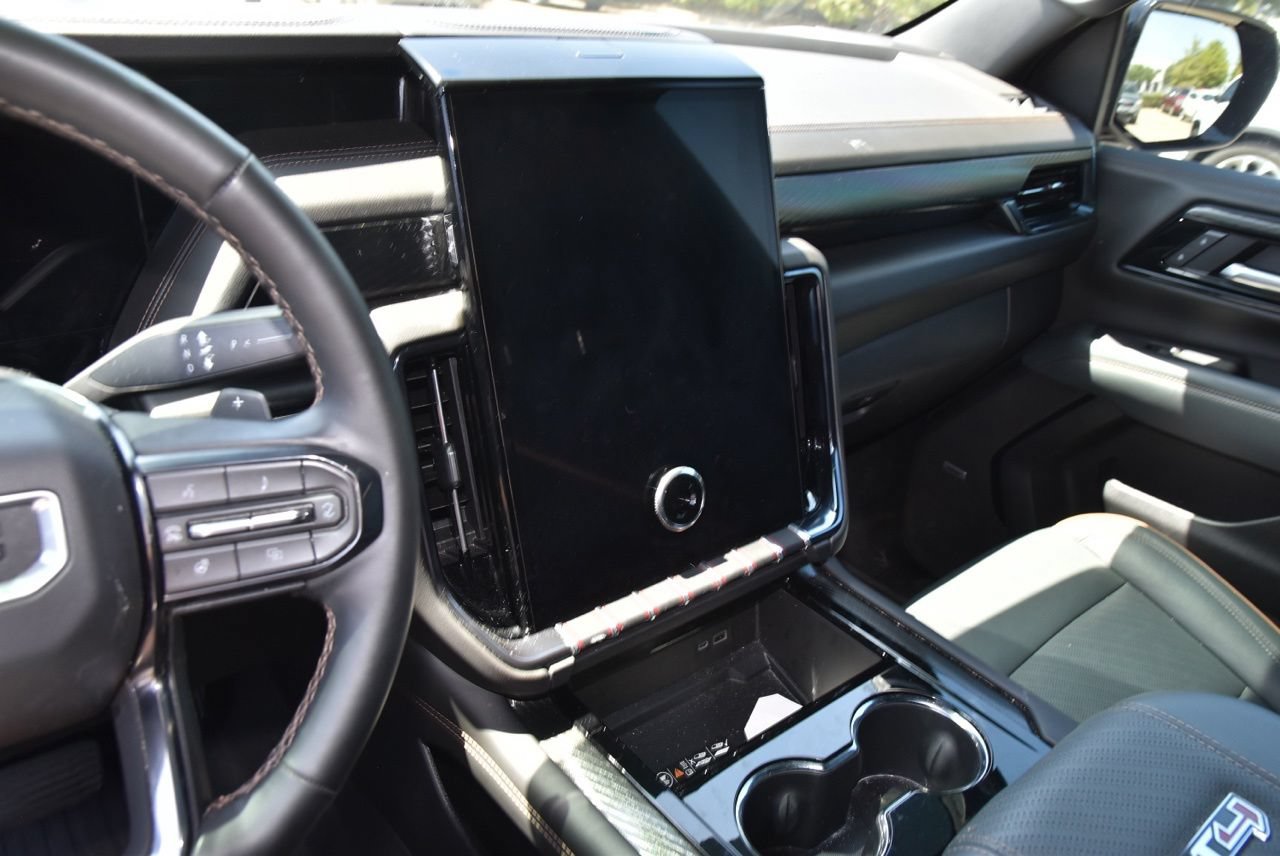Used 2025 GMC Yukon AT4 w/ AT4 Premium Package AWD/4WD image 9