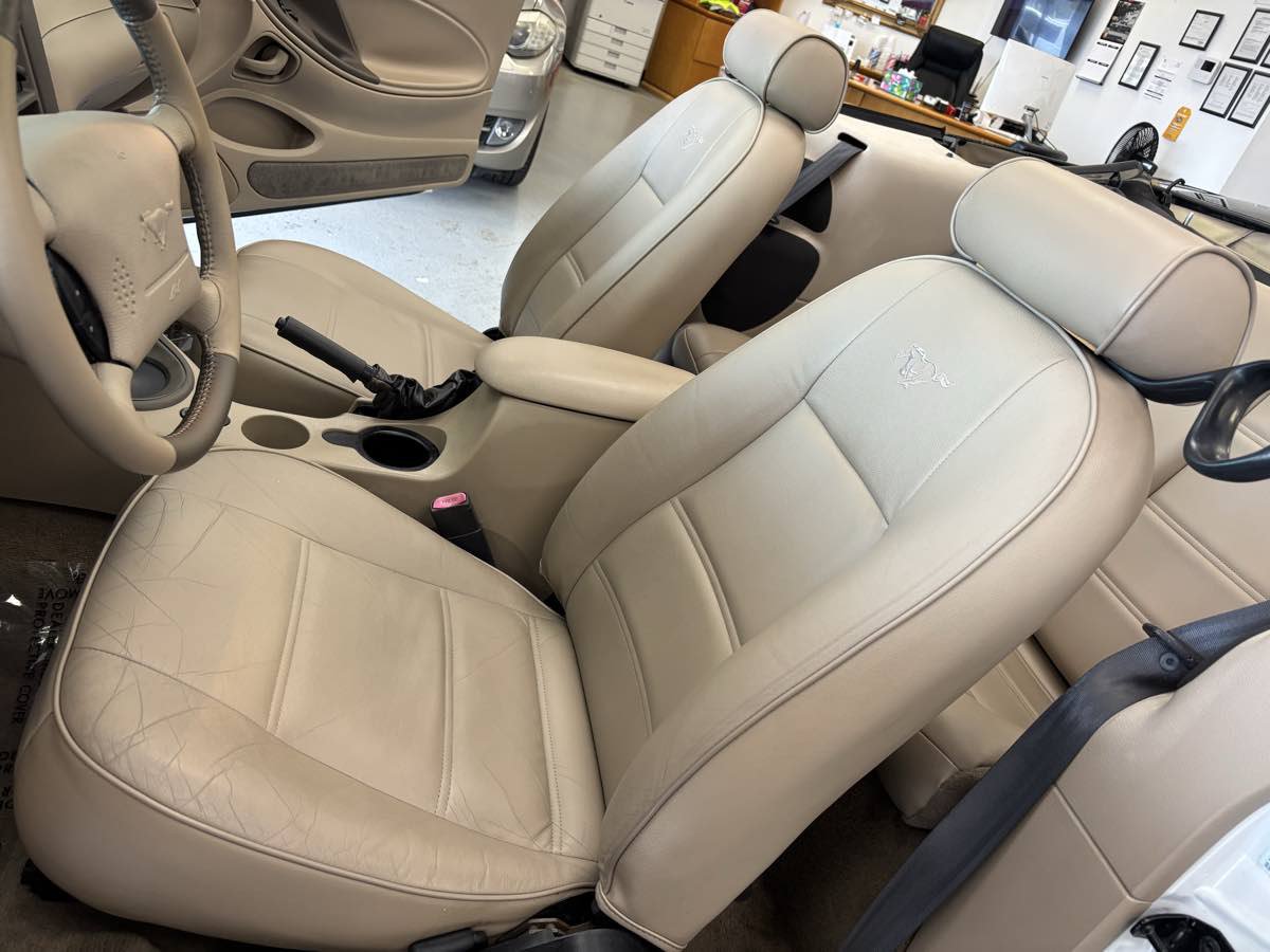 Used 2003 Ford Mustang Convertible RWD image 26