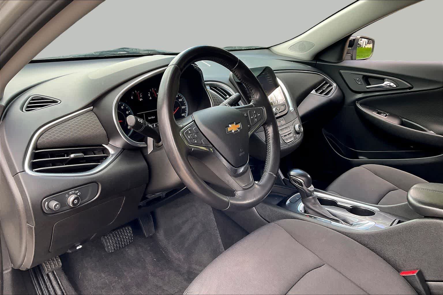 Used 2021 Chevrolet Malibu LT w/ Redline Edition FWD image 15