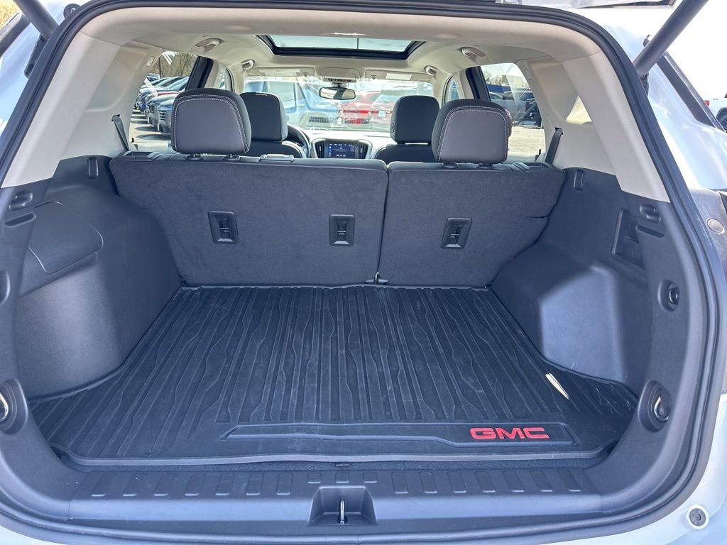 Used 2024 GMC Terrain Denali w/ Denali Premium Package image 9