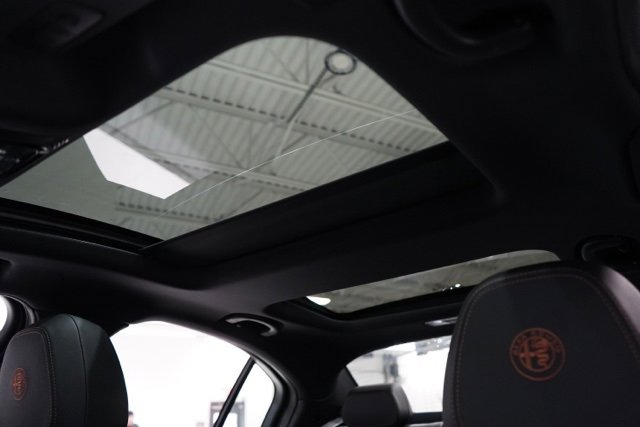 New 2025 Alfa Romeo Giulia Intensa w/ Driving Assist Package image 17