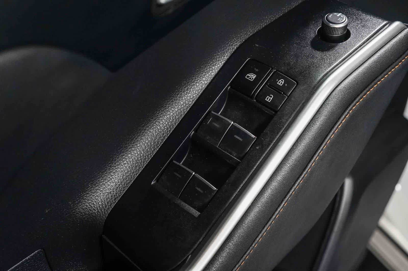 Used 2023 Toyota Highlander Bronze Edition FWD image 17