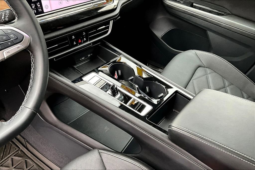 Used 2024 Volkswagen Atlas SE image 17