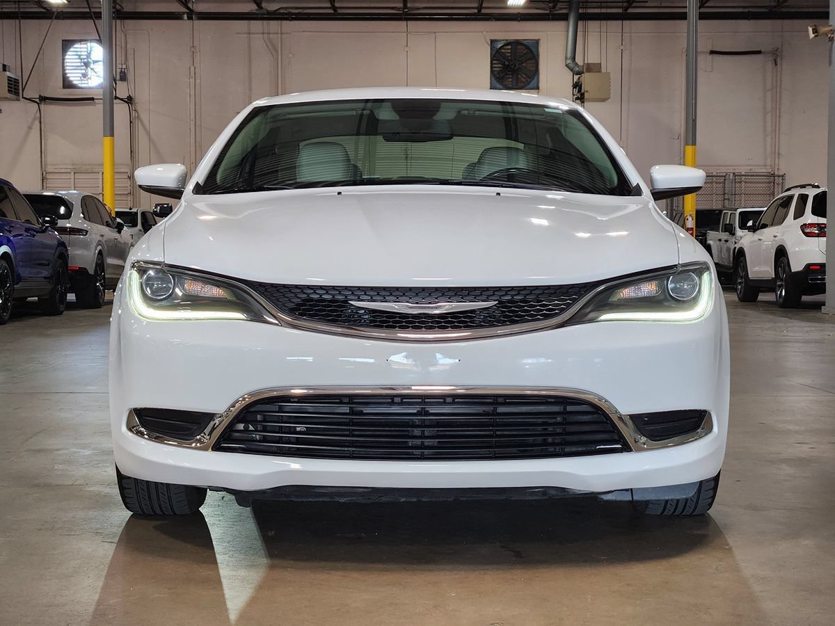 Used 2017 Chrysler 200 Limited Platinum FWD image 2