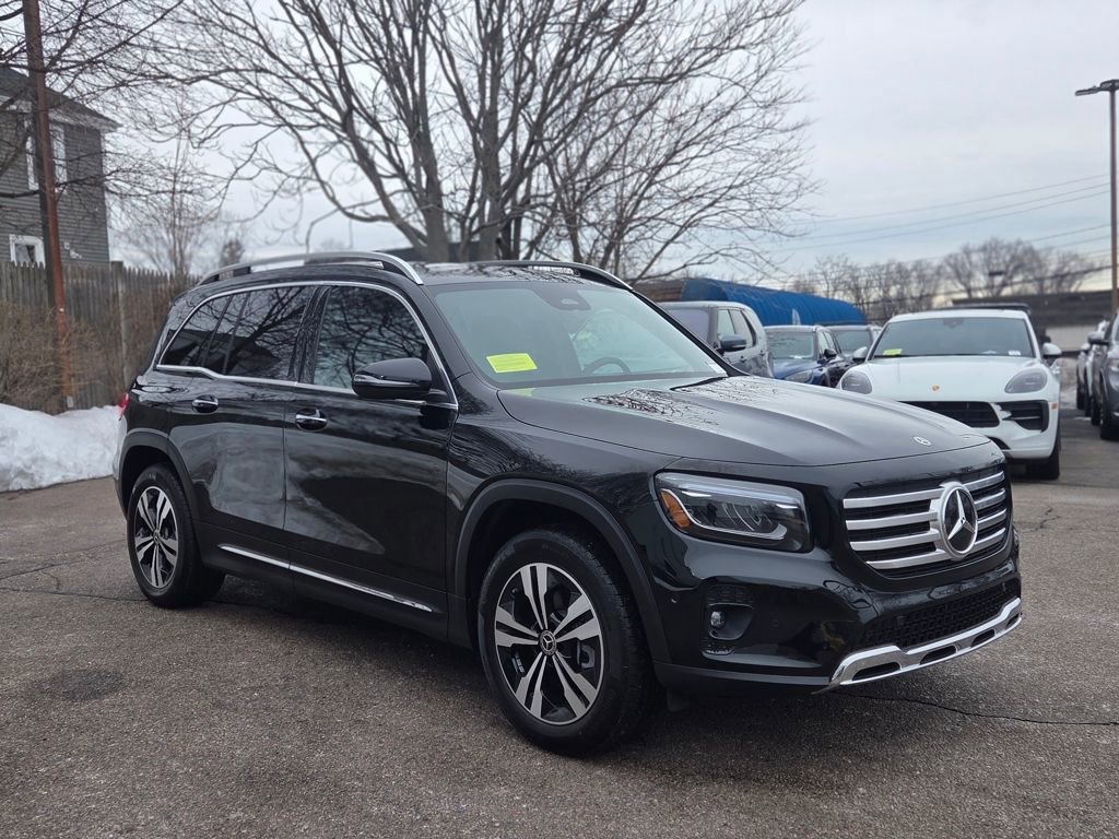 Used 2025 Mercedes-Benz GLB 250 4MATIC image 8
