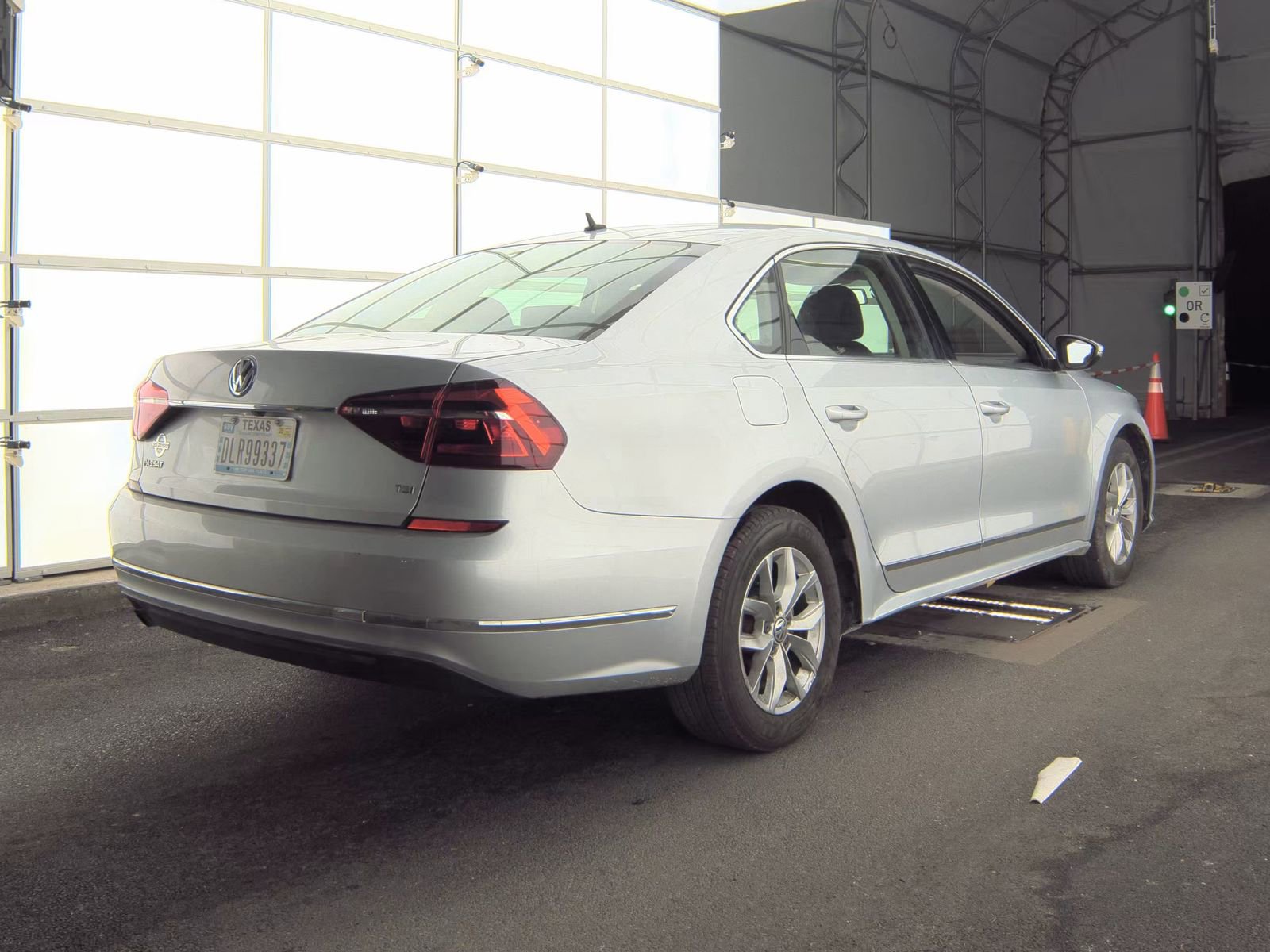 Used 2017 Volkswagen Passat 1.8T S FWD image 6