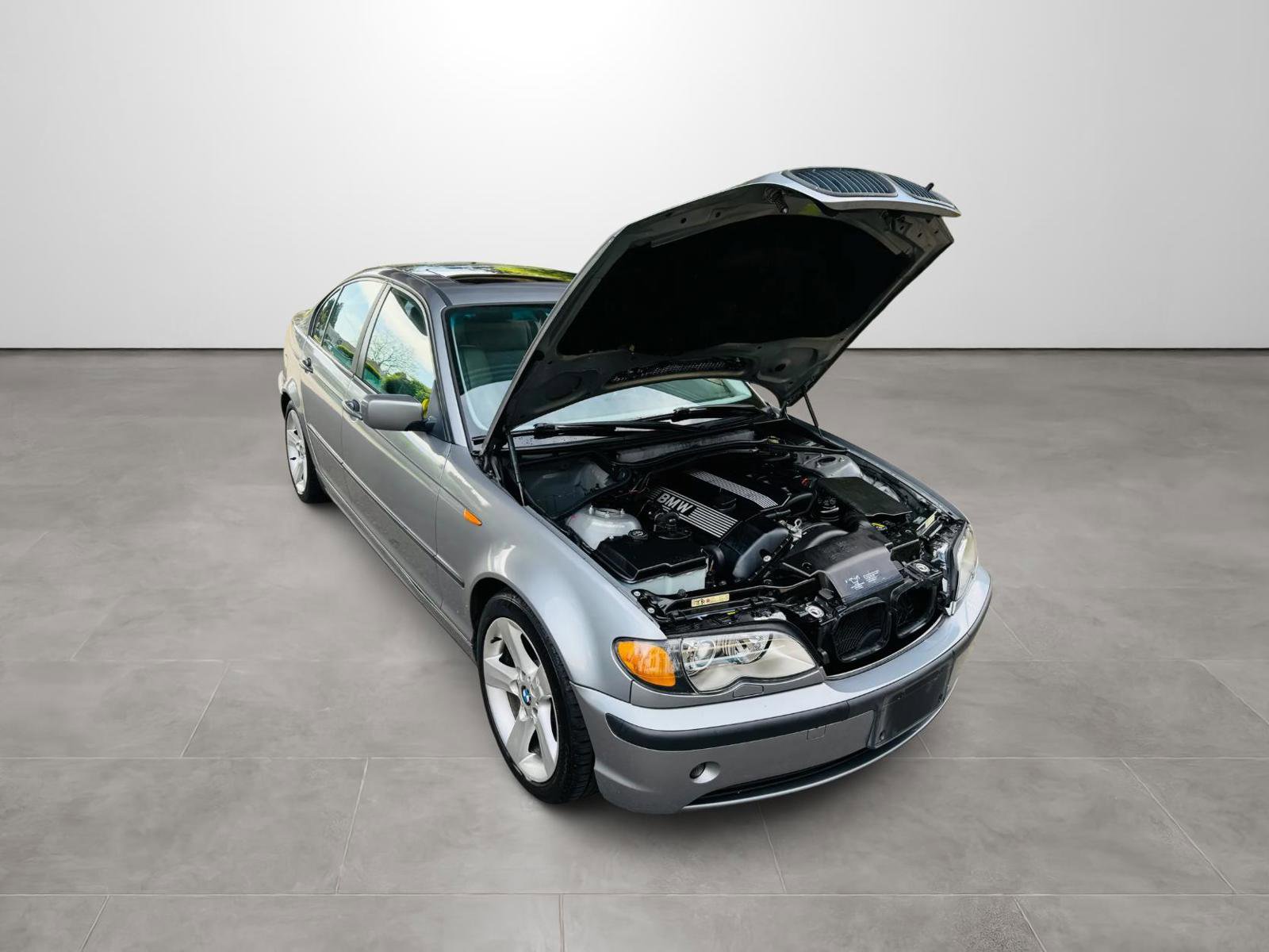 Used 2005 BMW 325i Sedan RWD image 4