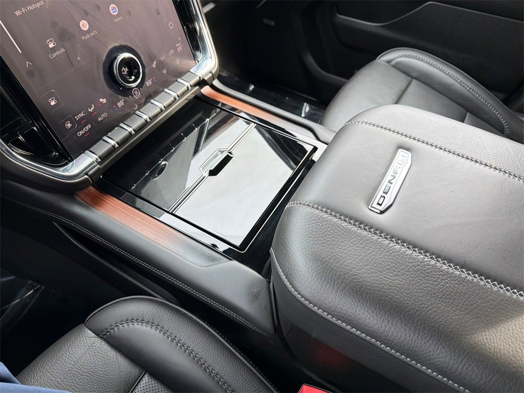 Used 2025 GMC Yukon Denali w/ Denali Reserve Package image 37