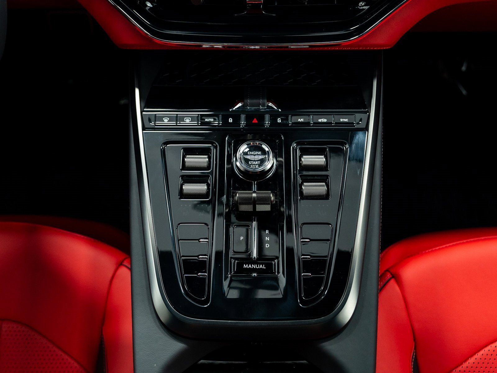 Used 2025 Aston Martin DBX 707 image 31