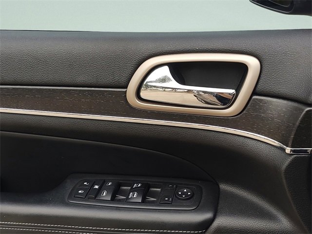 Used 2017 Jeep Grand Cherokee Limited w/ Luxury Group II image 28