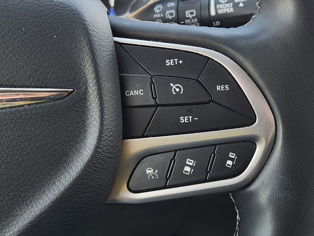 Used 2023 Chrysler Pacifica Limited image 28