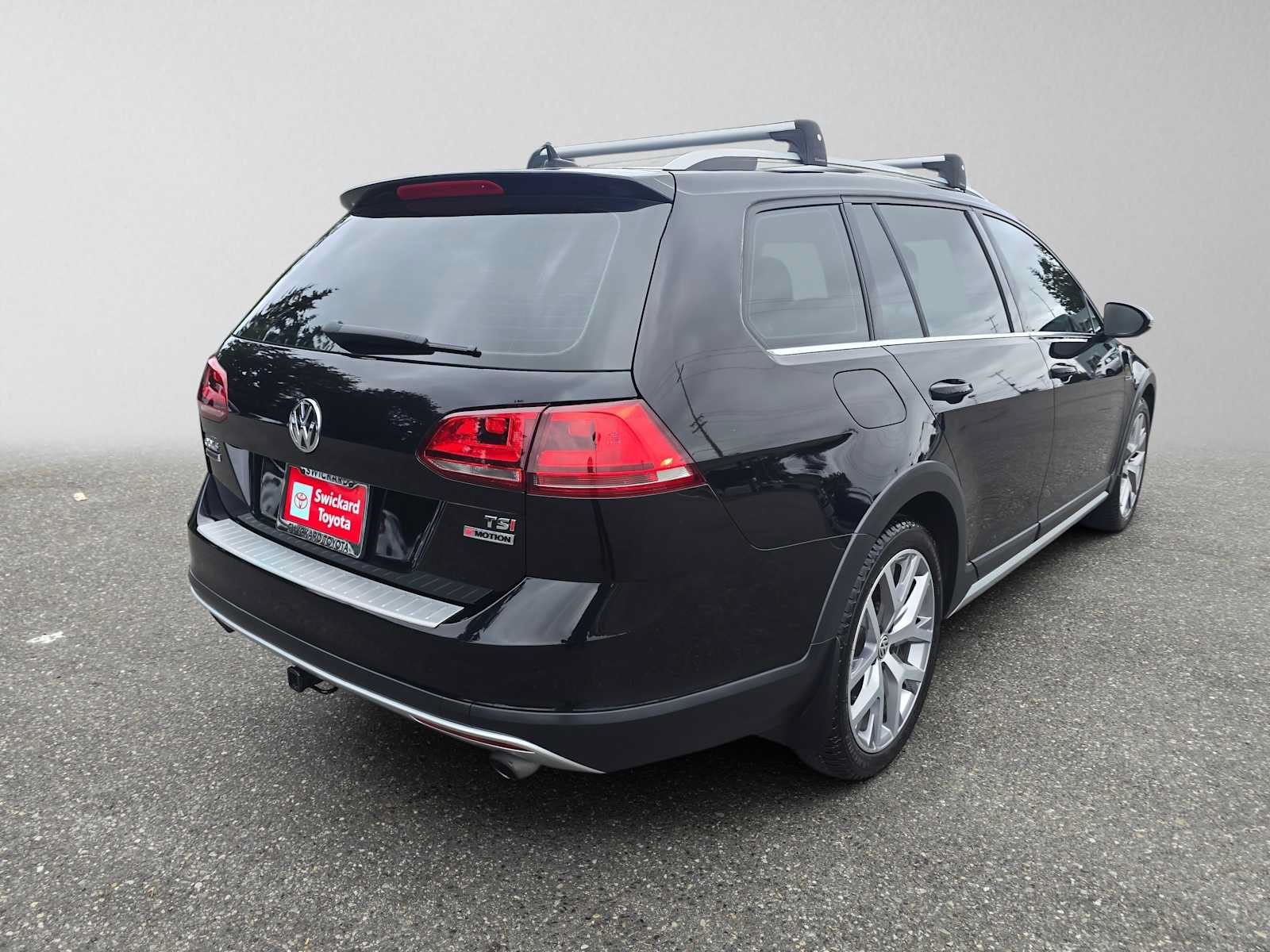 Used 2017 Volkswagen Golf Alltrack SEL AWD/4WD image 3