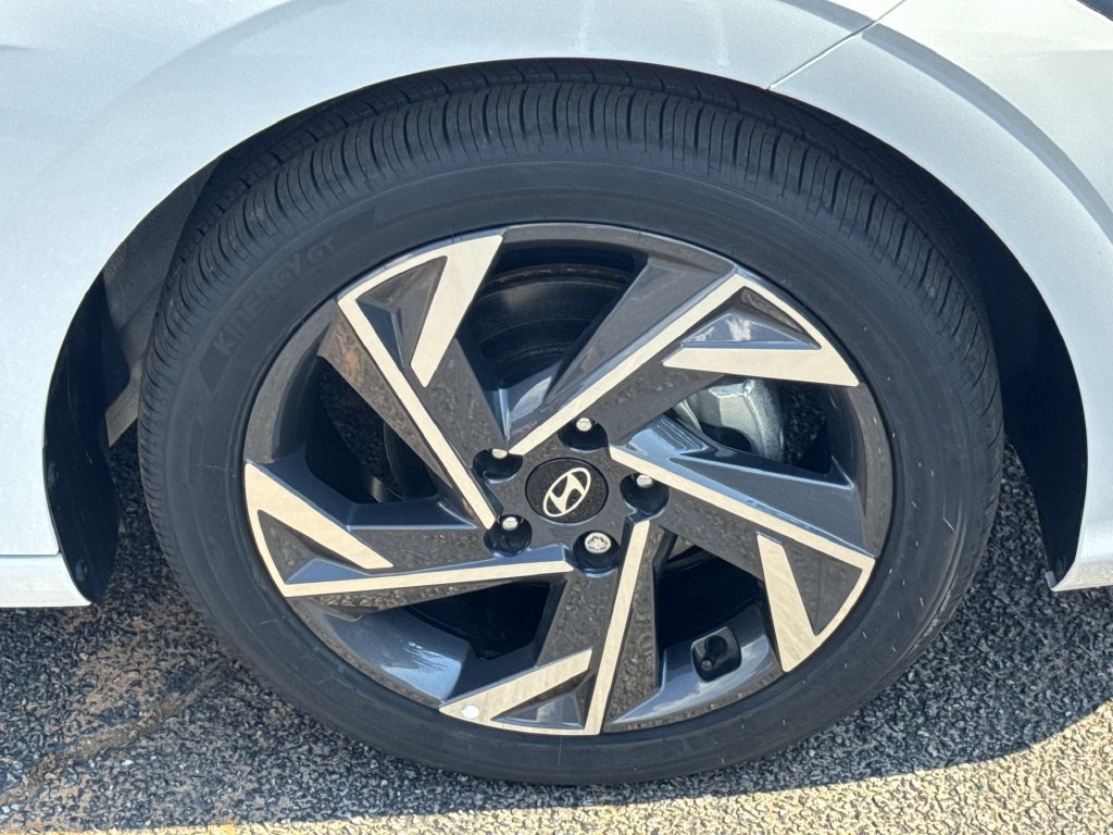 Used 2025 Hyundai Elantra SEL FWD image 12