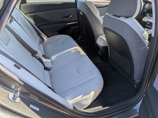 Used 2025 Hyundai Elantra Limited image 34