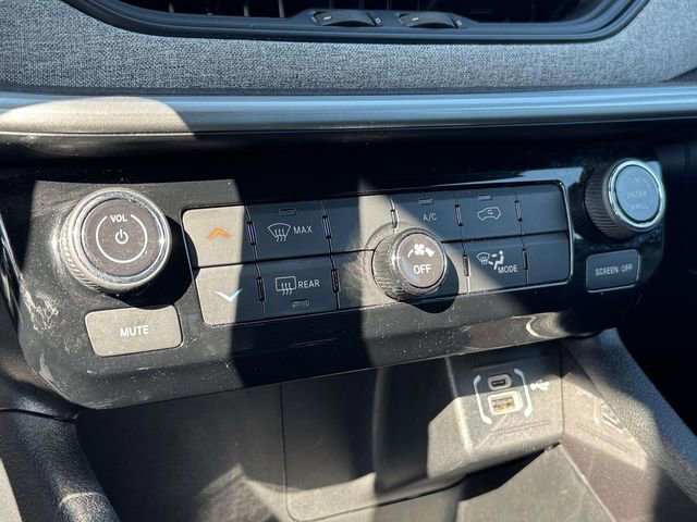 Used 2024 Jeep Compass Latitude AWD/4WD image 5
