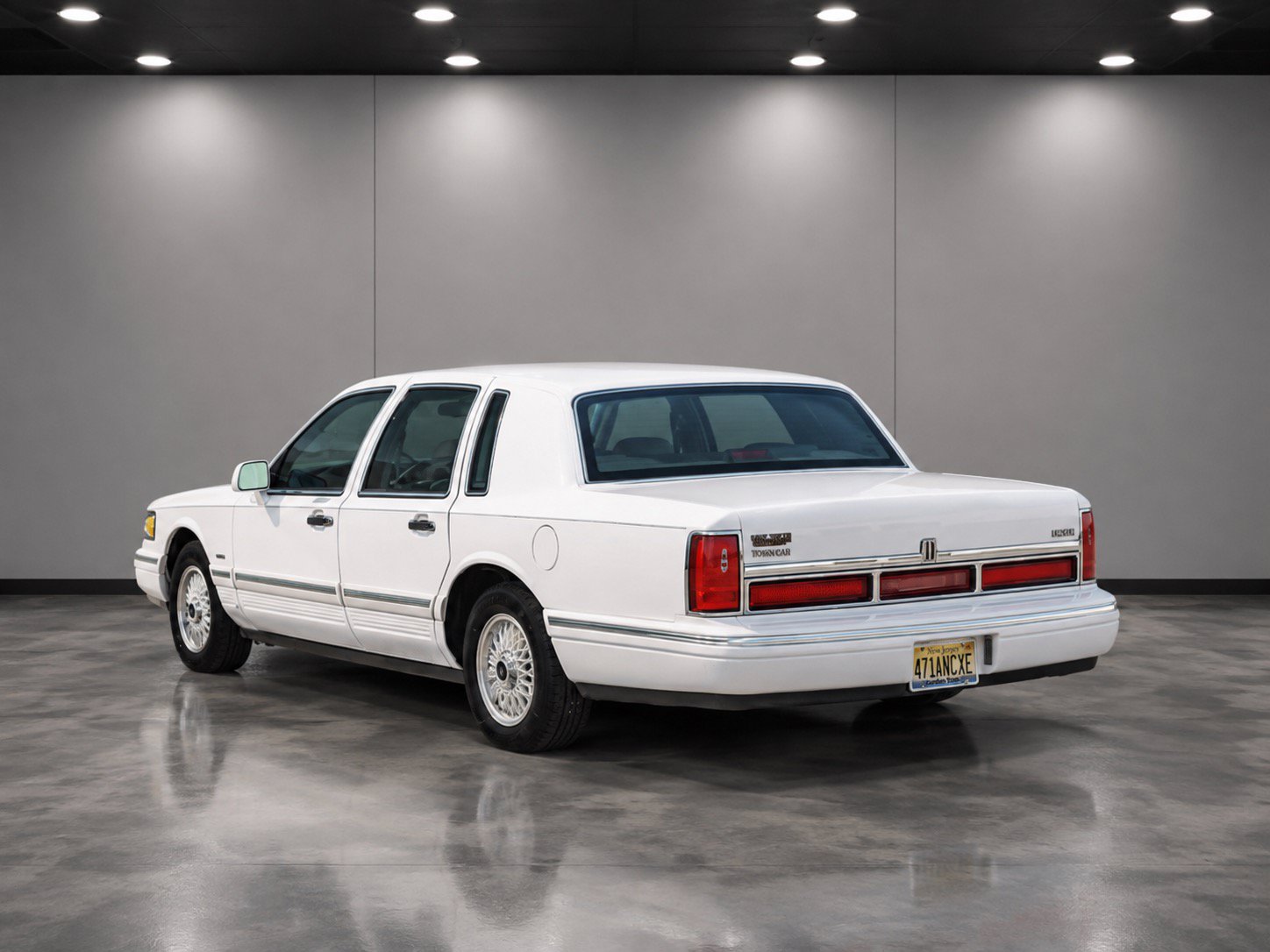 Used 1995 Lincoln Town Car Signature RWD image 4