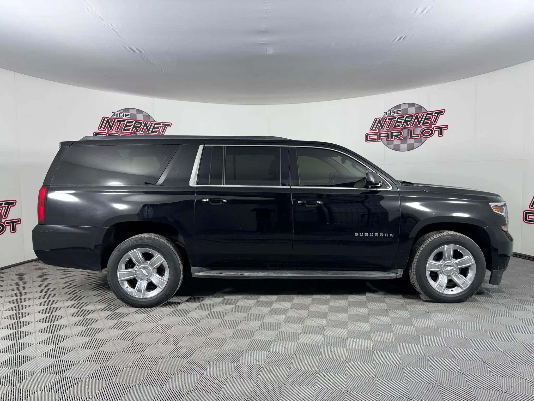 Used 2015 Chevrolet Suburban LT w/ Luxury Package image 8