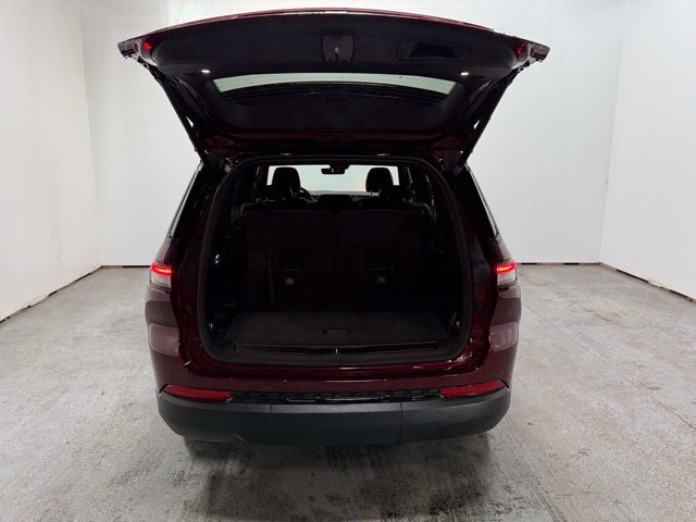 Used 2025 Jeep Grand Cherokee L Limited w/ Black Appearance Package AWD/4WD image 9