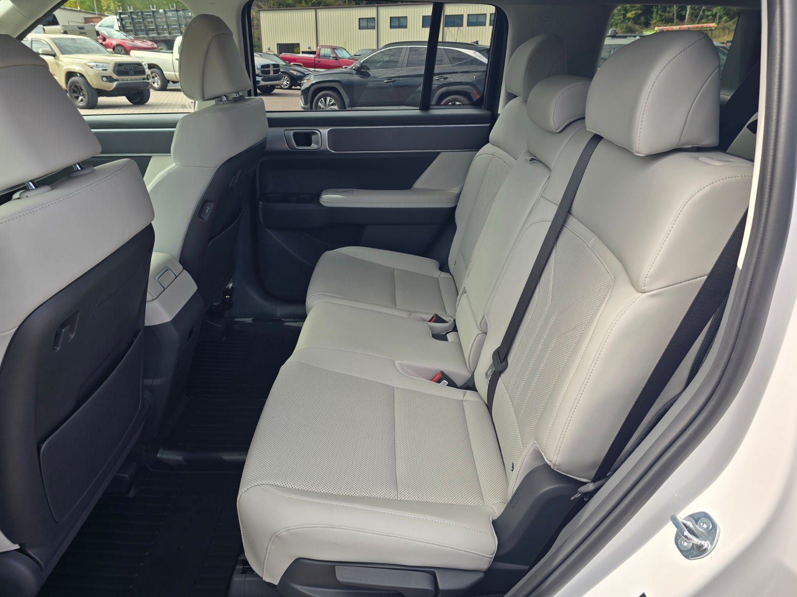 Used 2027 Hyundai Santa Fe SEL AWD/4WD image 11