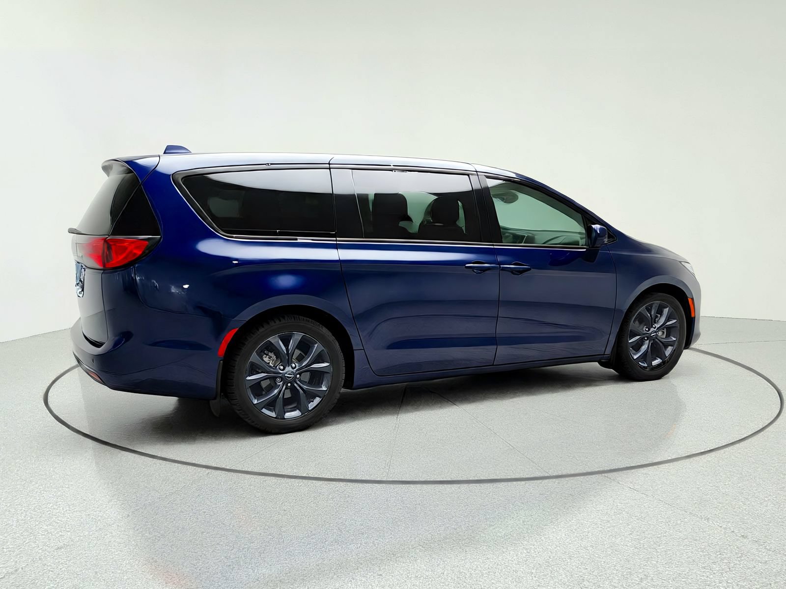 Used 2018 Chrysler Pacifica Touring Plus FWD image 8