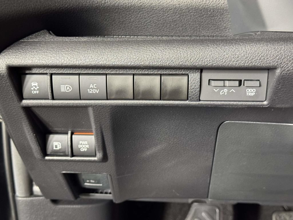Used 2025 Toyota Sienna XLE Woodland Edition AWD/4WD image 19