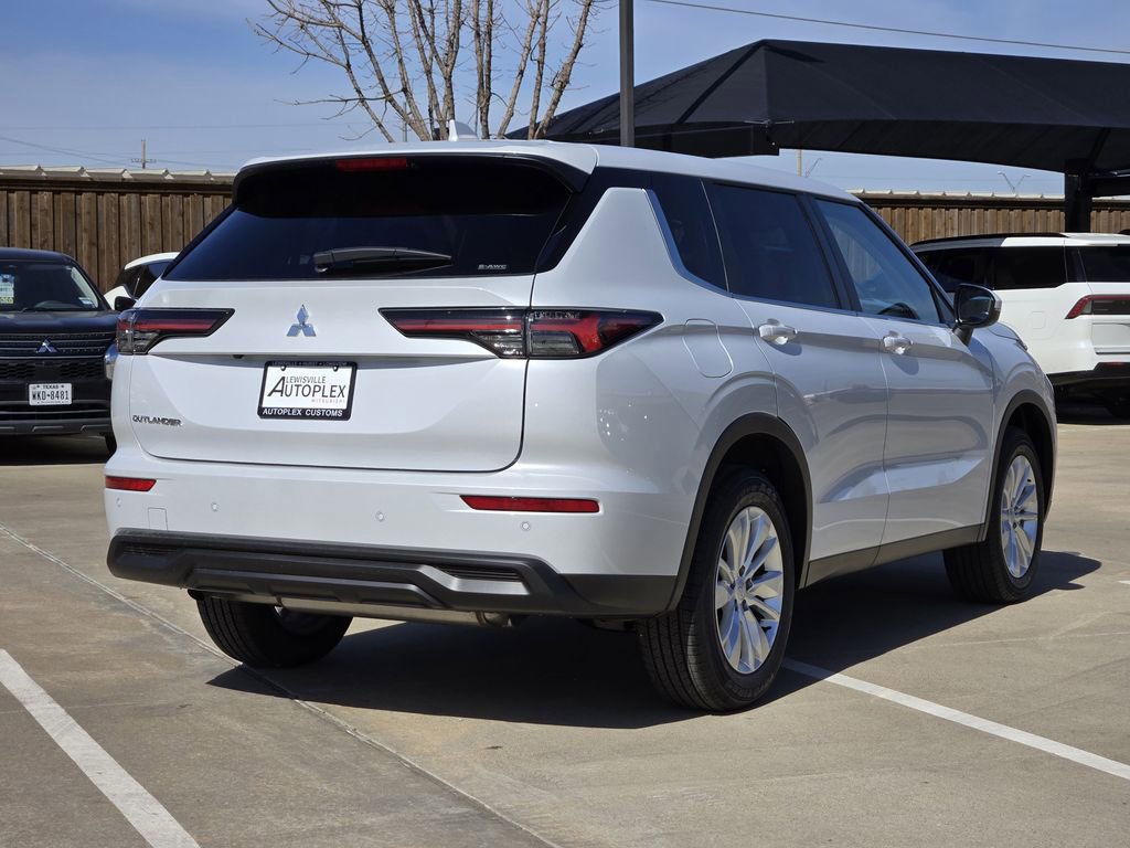 New 2026 Mitsubishi Outlander ES image 4