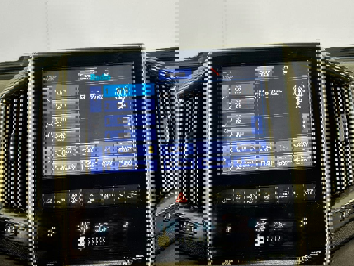 Used 2017 Toyota Land Cruiser image 16