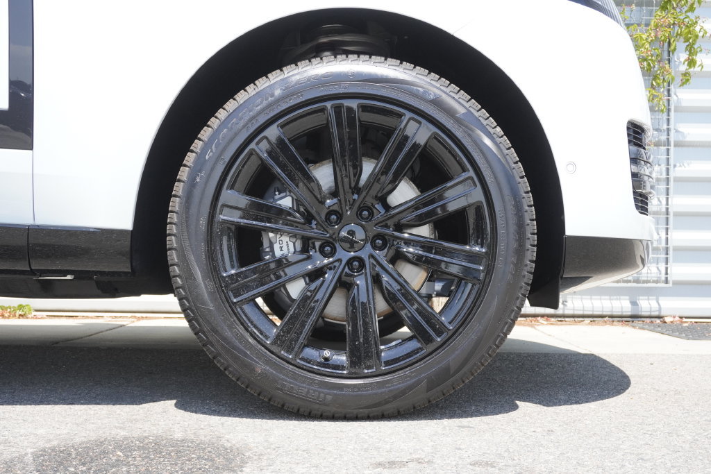 New 2026 Land Rover Range Rover Long Wheelbase SE AWD/4WD image 35