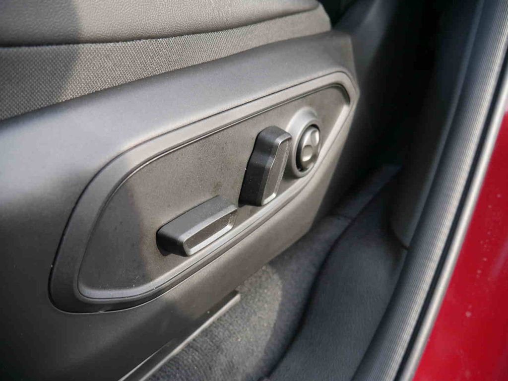 New 2025 Jeep Grand Cherokee Altitude image 28