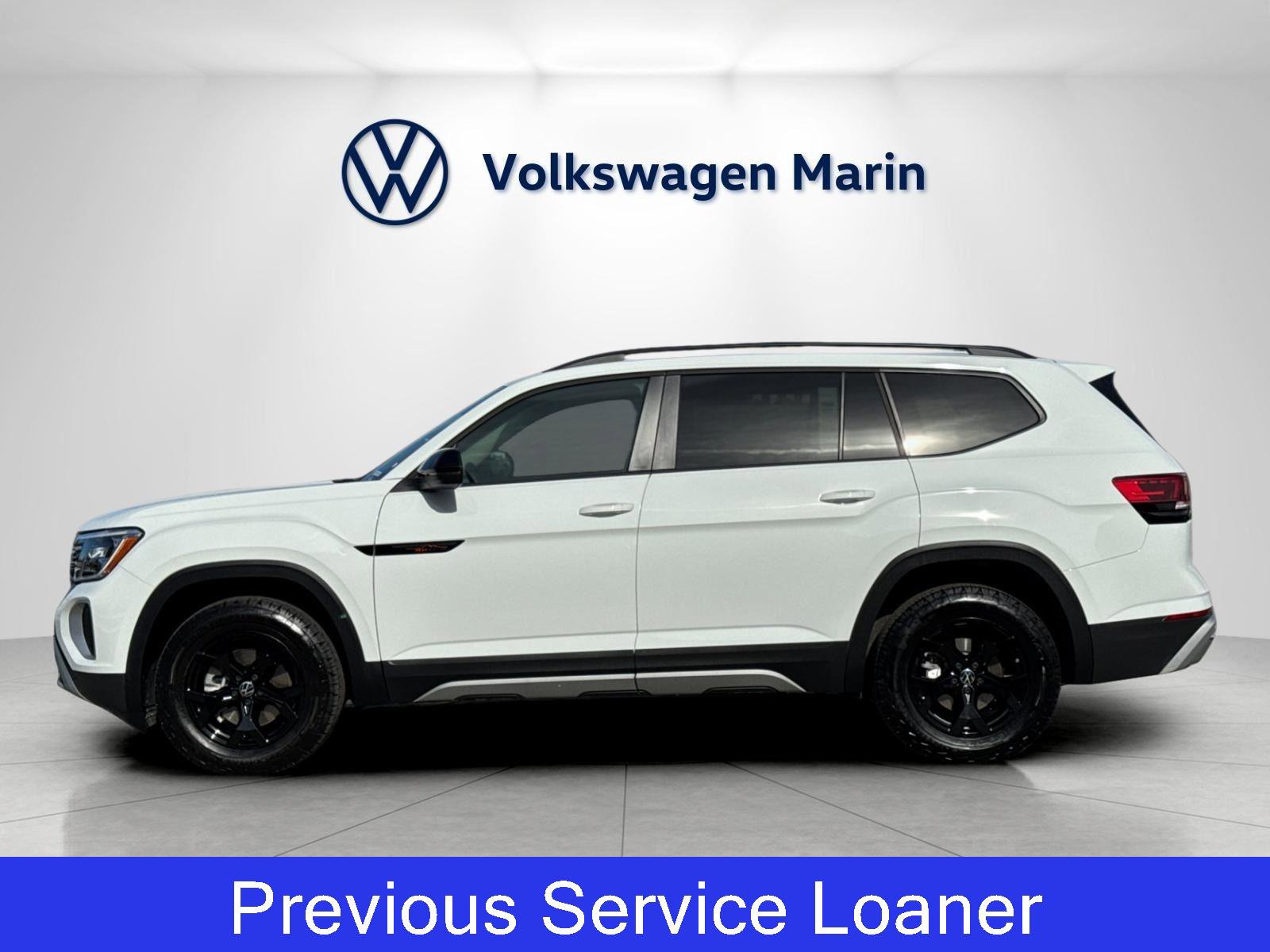 Used 2025 Volkswagen Atlas Peak Edition SE image 2