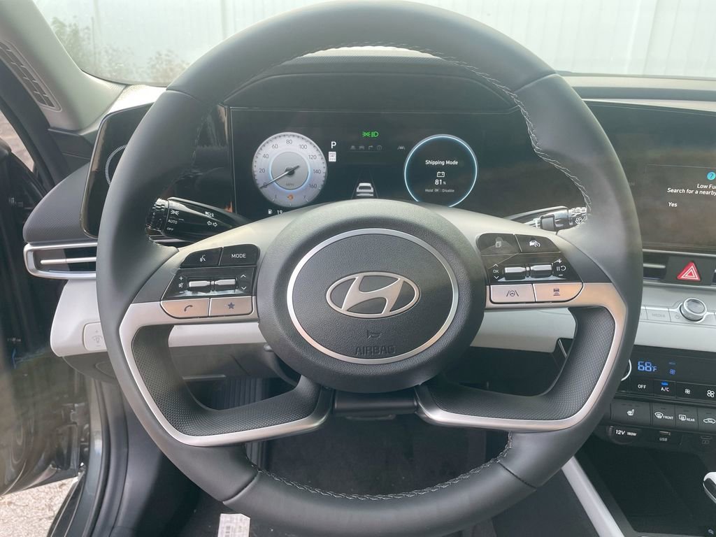 New 2025 Hyundai Elantra Limited image 39