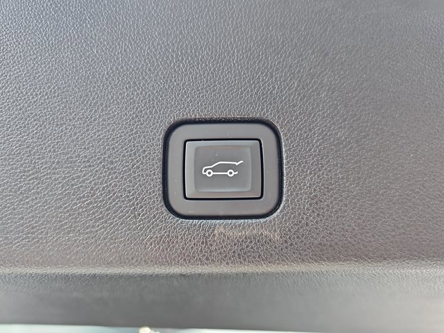 Used 2025 Cadillac XT6 Sport w/ Technology Package image 15