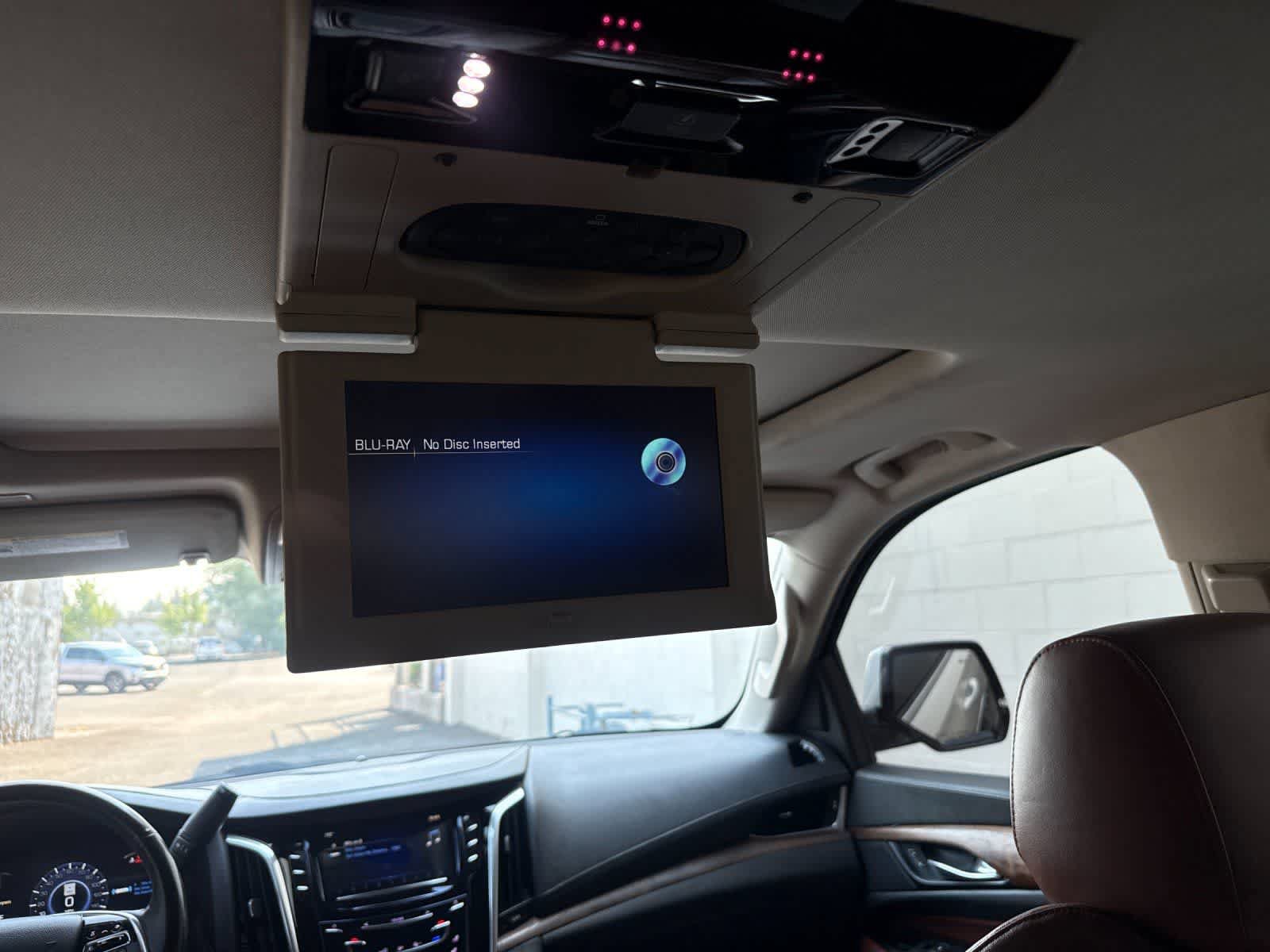 Used 2020 Cadillac Escalade Premium Luxury AWD/4WD image 16