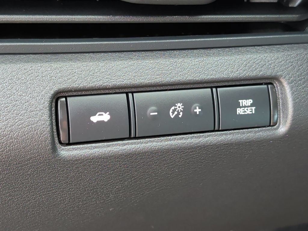 Used 2025 Nissan Altima 2.5 SV FWD image 14