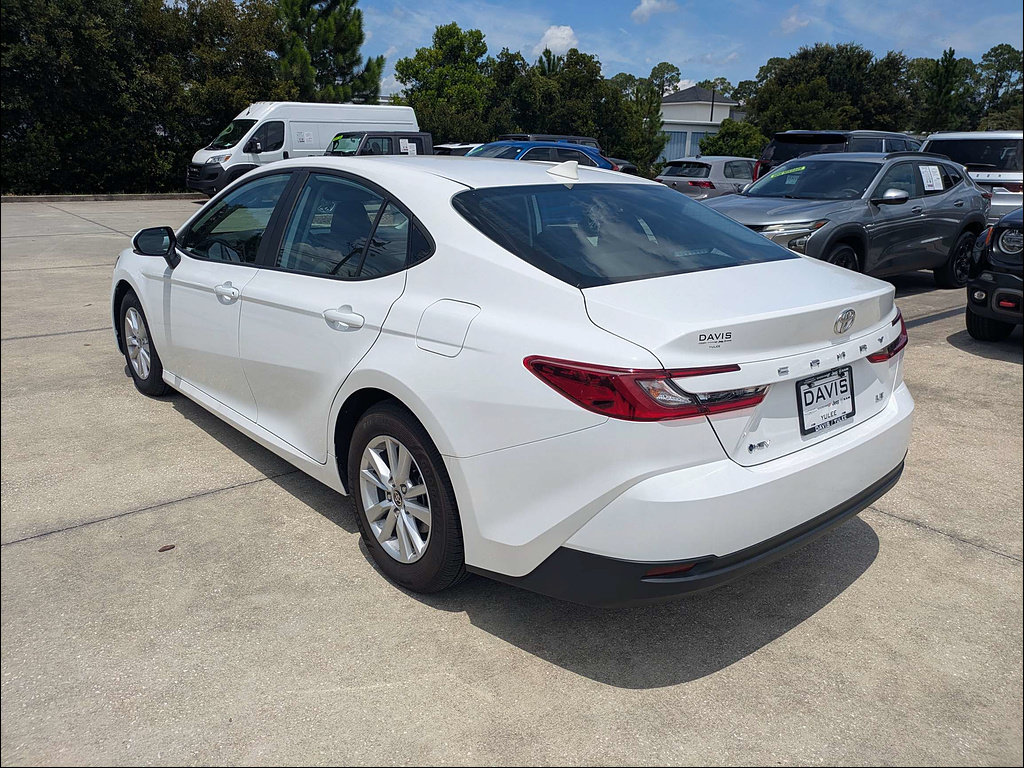 Used 2025 Toyota Camry LE FWD image 5
