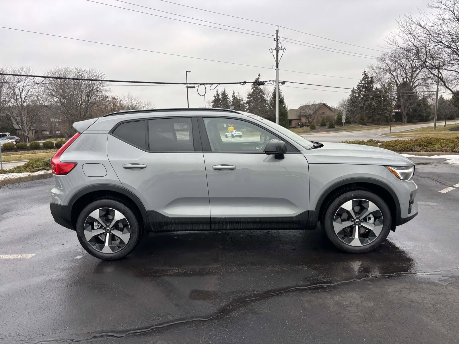 New 2026 Volvo XC40 B5 Plus w/ Protection Package Premier AWD/4WD image 8