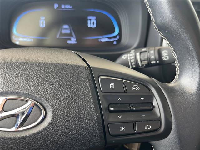 Used 2023 Hyundai Venue SEL image 21