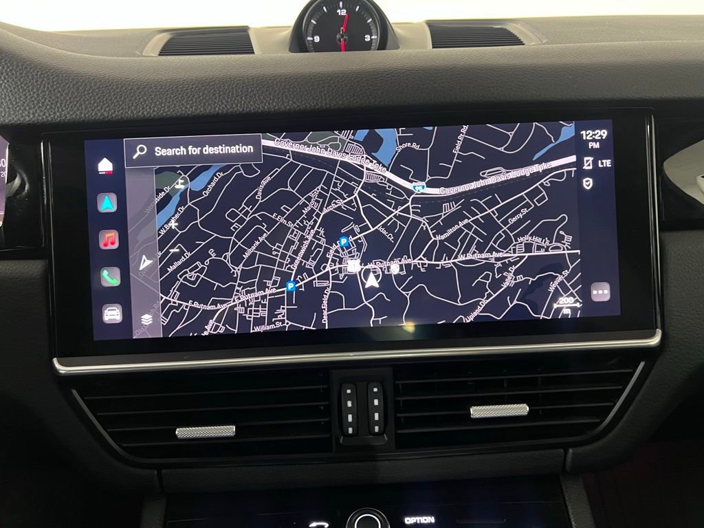 Certified 2023 Porsche Cayenne Platinum Edition image 32