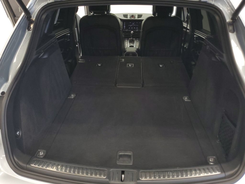 Used 2020 Porsche Macan AWD/4WD image 25