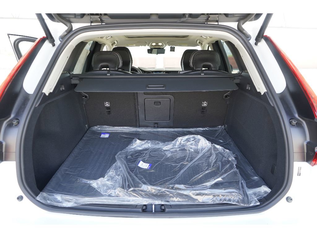 New 2025 Volvo XC60 B5 Core w/ Climate Package image 23