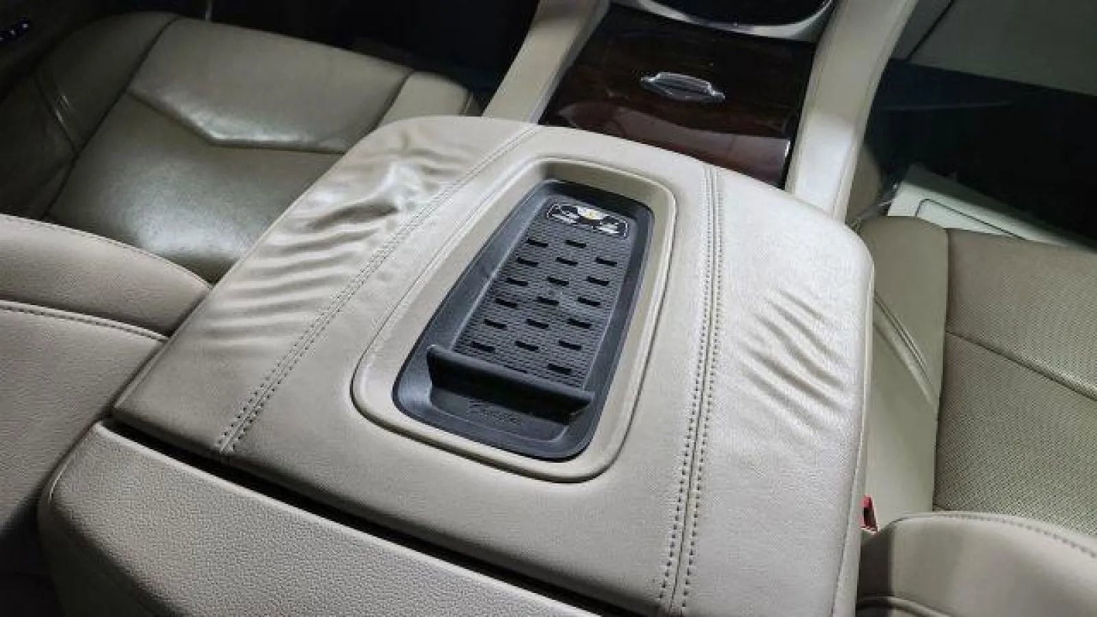 Used 2015 Cadillac Escalade Premium image 44