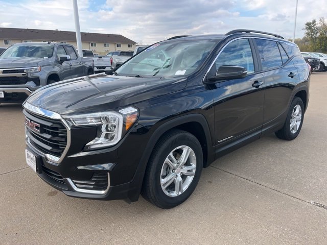 Used 2023 GMC Terrain SLE w/ Driver Convenience Package image 8