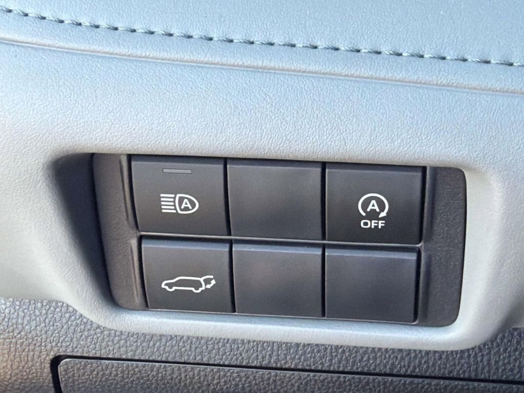 Used 2024 Toyota Highlander XLE FWD image 24