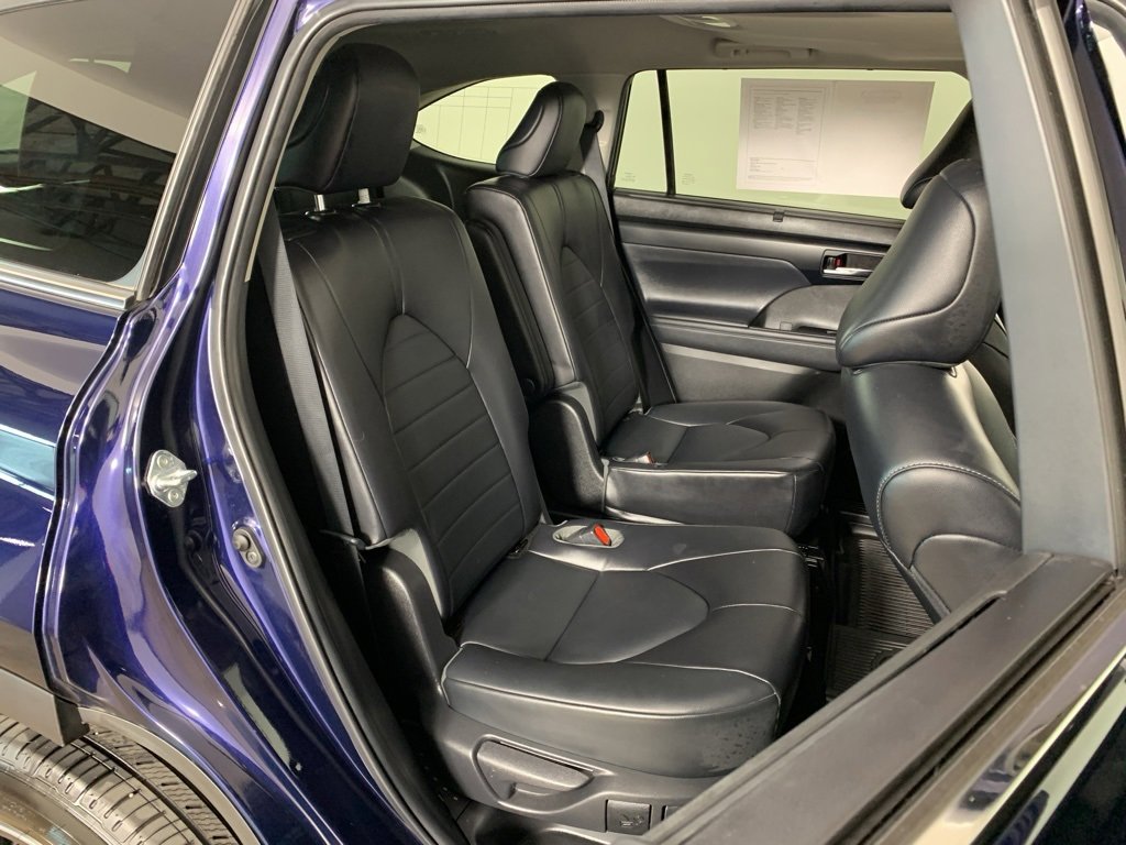 Used 2022 Toyota Highlander XLE image 24