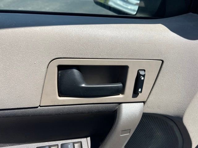 Used 2009 Ford Focus SE FWD image 23
