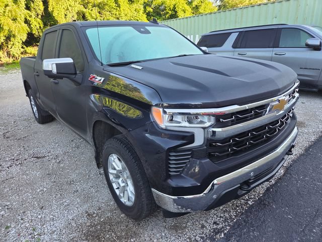 Used 2024 Chevrolet Silverado 1500 LT w/ Z71 Off-Road Package AWD/4WD image 3